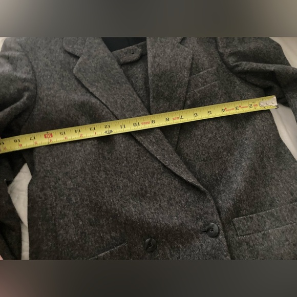 Burberrys’ camel hair double breasted gray skirt suit. Vintage 90’s. Size 6. - Picture 9 of 10